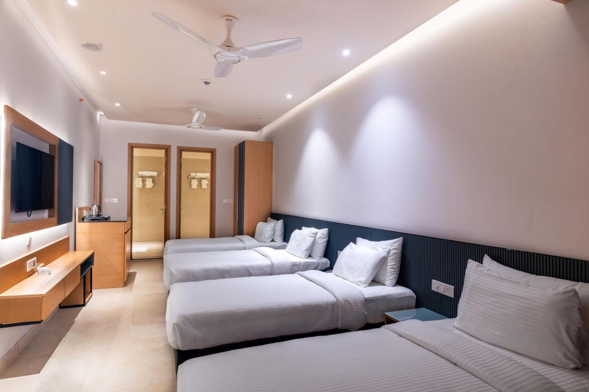 Krishna'S Courtyard Hotel & Convention Urāli Exteriör bild